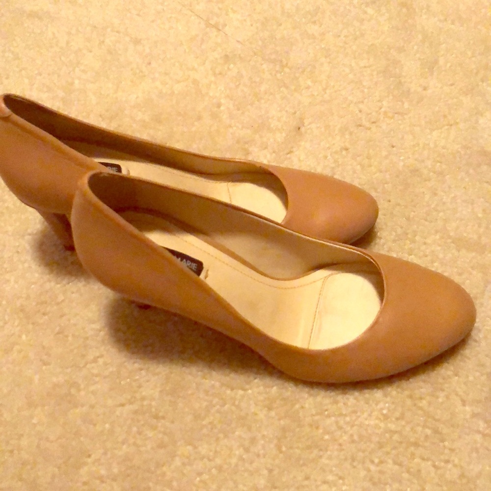 Alex Marie like New size #7 color tan